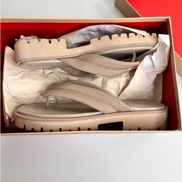 Donald Pliner Barbera Crepe Elastic Light Taupe Lug Sole Thong Flip Flops W 7.5 - Picture 12 of 12